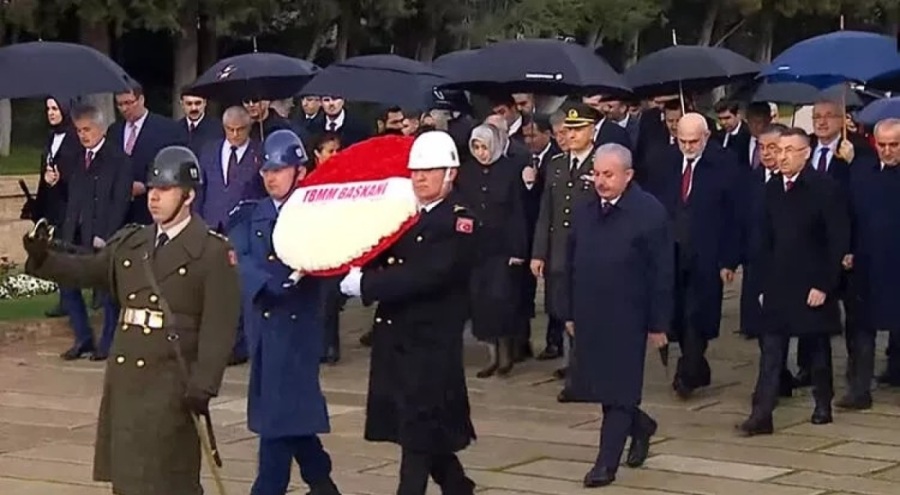 Şentop ve devlet erkanı Anıtkabir'de