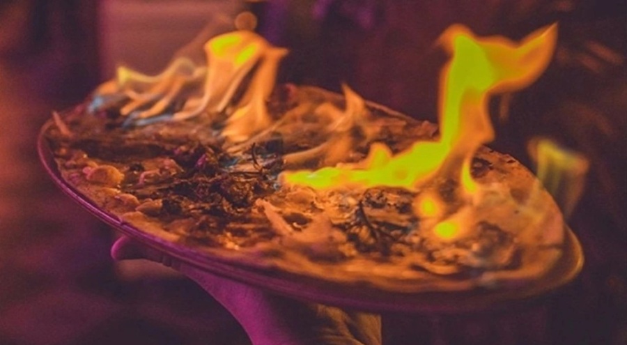 Alevli pizza sunumunda 2 kişi öldü