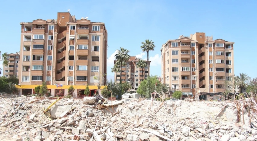 370 kişiye mezar olan 6 bloğun müteahhidi kayıp