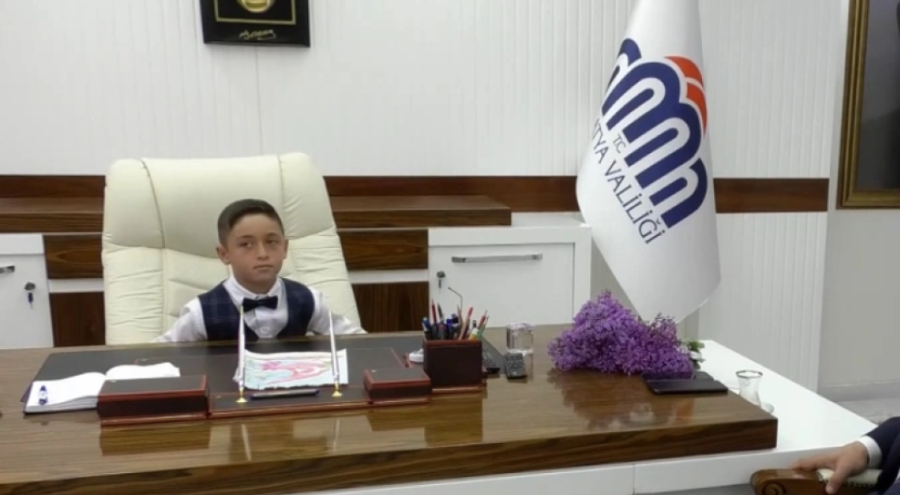 23 Nisan nedeniyle valilik koltuğuna oturan çocuk: 'Depreme dayanıklı evler yapılsın'