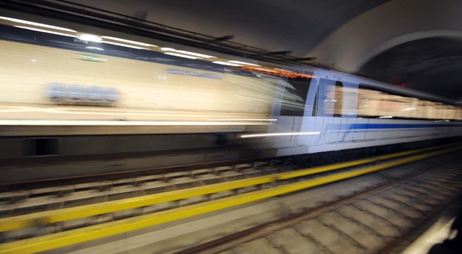 Ceketi metronun kapısına sıkışan kadın öldü