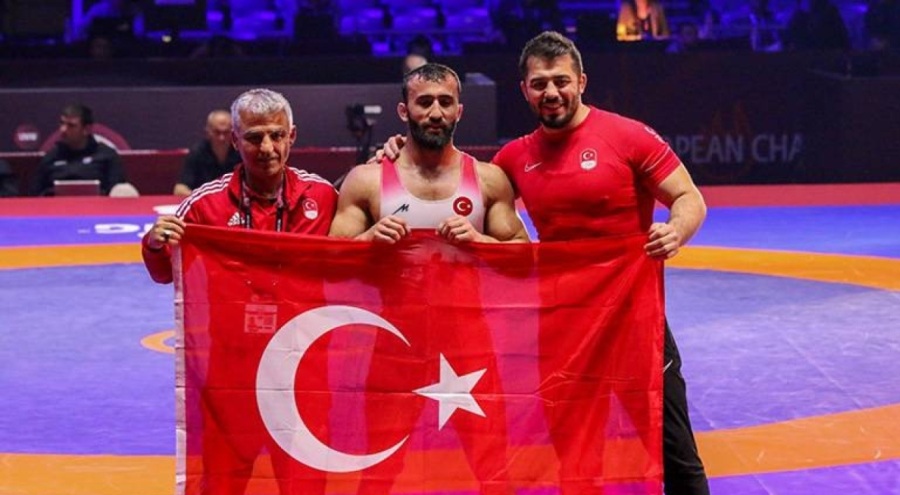 Milli güreşçi Burhan Akbudak, Avrupa şampiyonu oldu