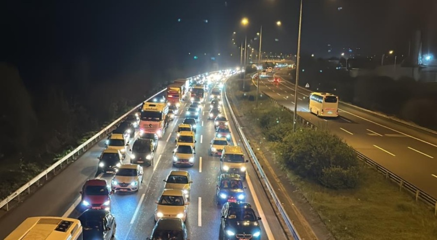 TEM Otoyolu'nda trafik durdu: Araç kuyruğu 25 kilometreyi aştı