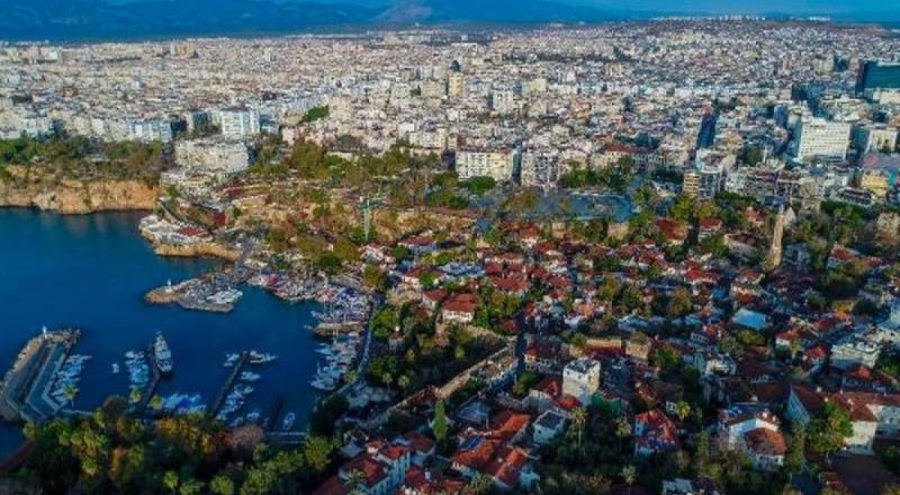 Antalya'da her 100 konuttan 38'i yabancıya satıldı