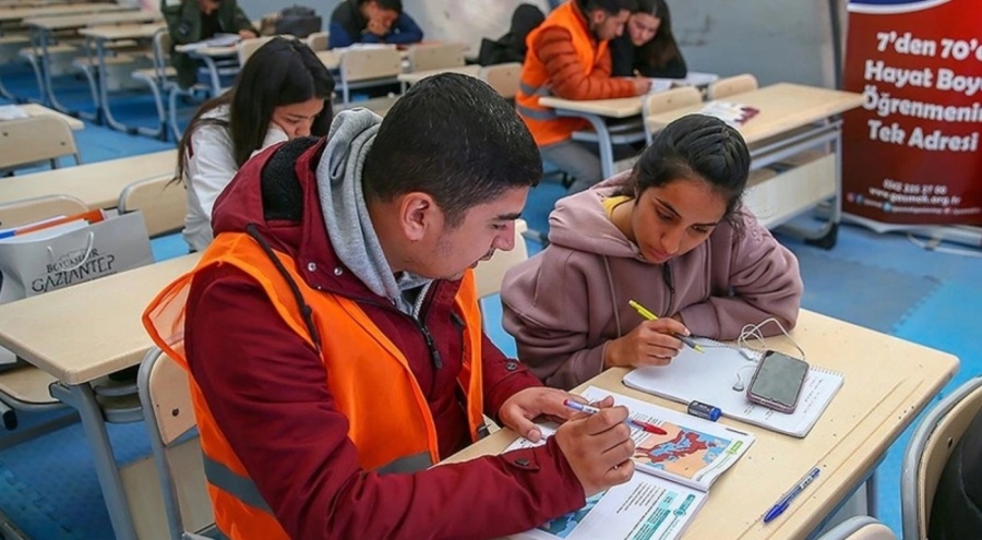 Bakan Özer'den depremzede öğrencilerle ilgili yeni açıklama