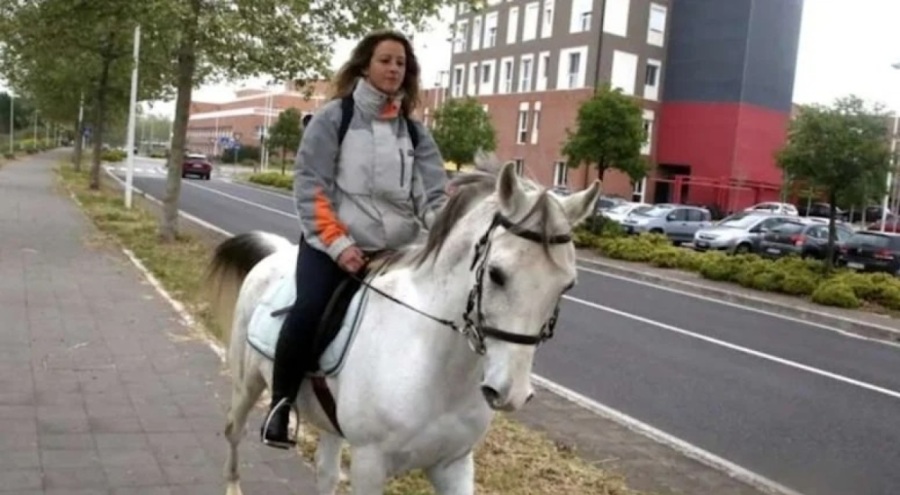 Evden çalışmasına izin vermeyen patronuna kızarak işe atla gitti