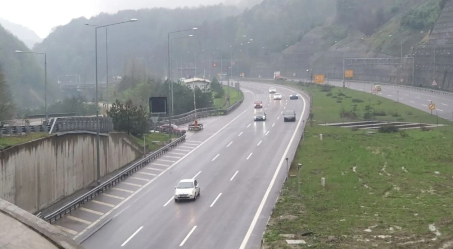 Bolu'dan tatil boyunca 1 milyon 67 bin 910 araç geçti