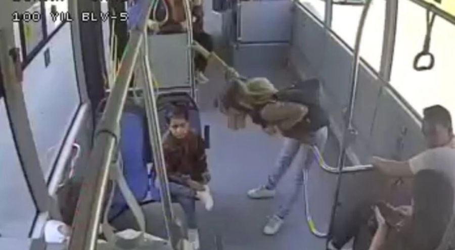 Öğretmen öğrencisini halk otobüsünde unuttu