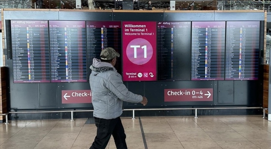 Almanya'da grevlerden dolayı 300'ün üzerinde uçuş iptal oldu