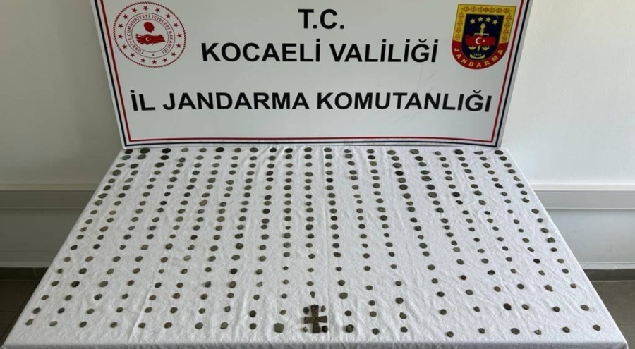 Kocaeli'de 498 sikke ile 7 tarihi obje ele geçirildi