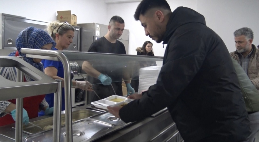 Bursa'da öğrenci ve ihtiyaç sahiplerine sıcak yemek