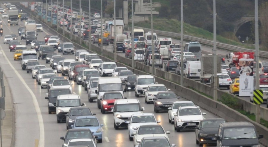Trafikte araç sayısı yükseldi