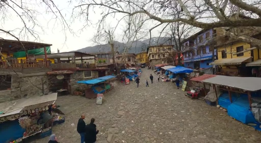 Bursa'nın yedi asırlık Cumalıkızık köyü FPV dronla görüntülendi