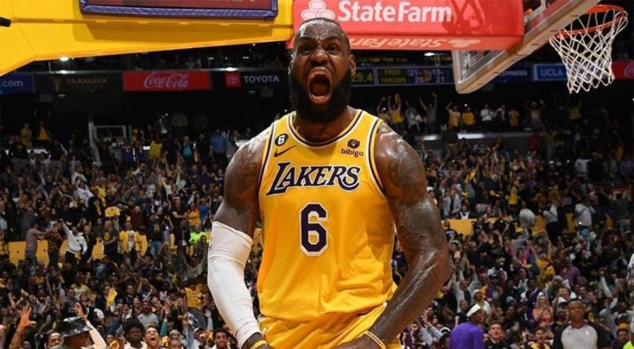 LeBron James tarihe geçti