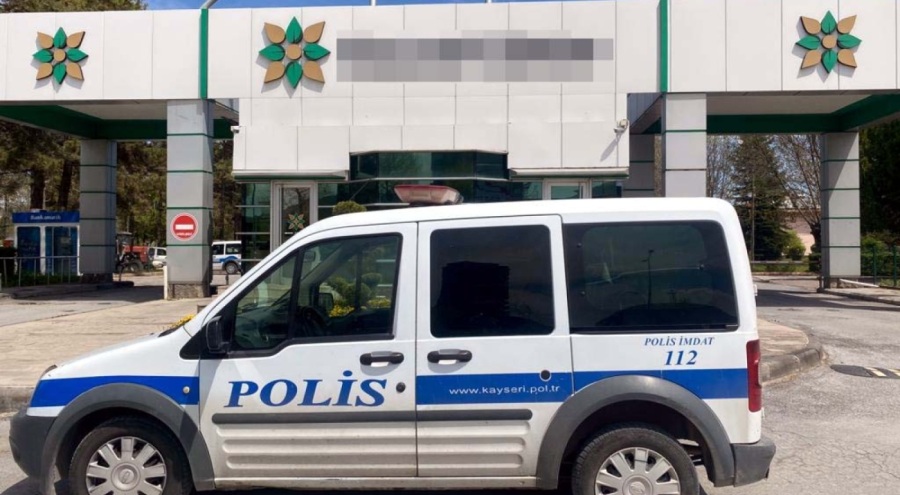 Güvenlik görevlisi silahını temizlerken kendini vurdu