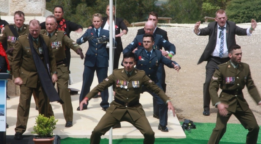 Yeni Zelanda askerleri atalarını Conkbayırı'nda 'Haka' dansıyla andı