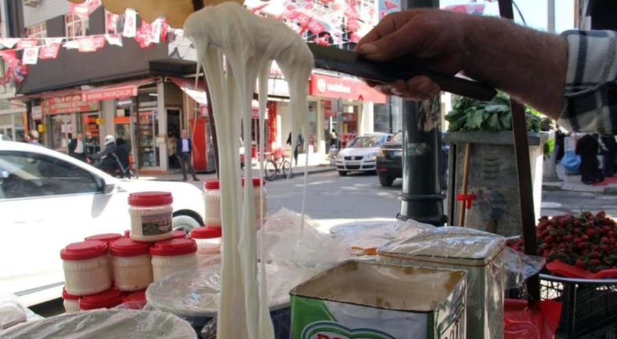 Yılda sadece 2 ay üretilen Mayıs helvası tezgahlarda!