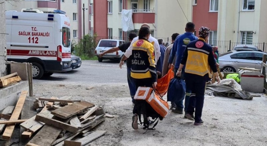 Elektrik akımına kapılan 2 inşaat işçisi yaralandı