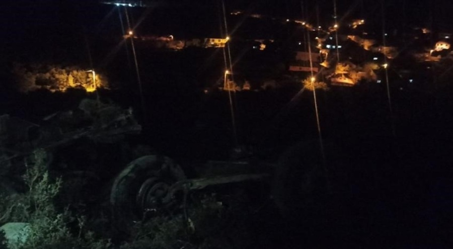 Bursa'da virajı alamayan kamyon şarampole uçtu