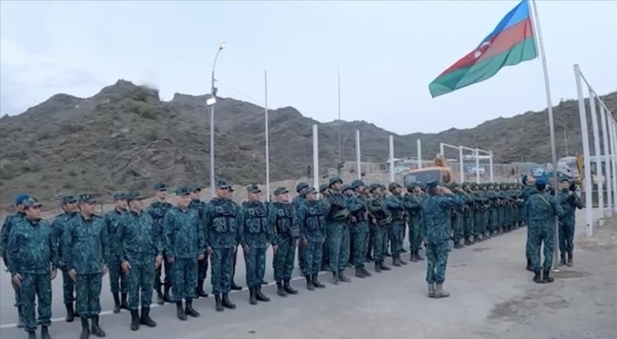 Ermenistan sınırındaki kontrol noktasına Azerbaycan bayrağı dikildi