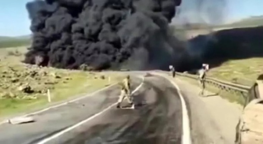 Kamyonetle çarpışan petrol tankeri alev aldı: 1 ölü, 5 yaralı