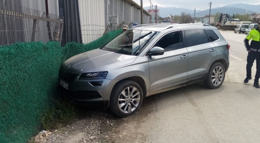 Bursa'da arabasının direksiyonunda kalp krizi geçirip öldü