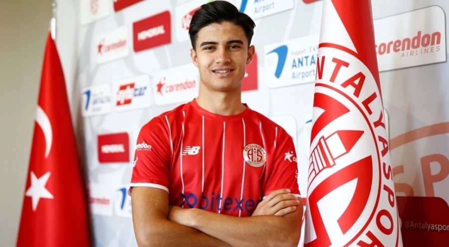Antalyasporlu futbolcu bıçaklı saldırıya uğradı