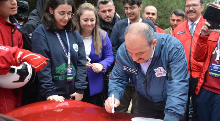 Bakan Varank: En önemli yatırım gençlere yapılan yatırımdır