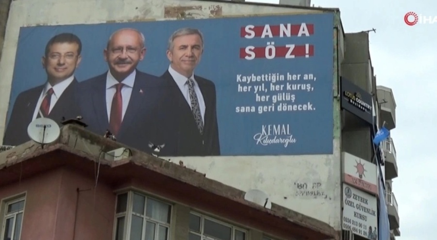AK Parti ile CHP arasında afiş krizi