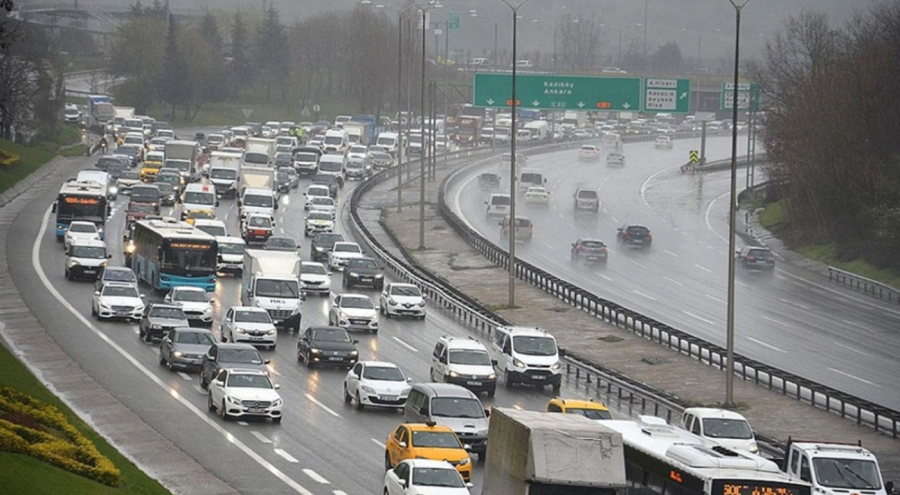İstanbul'da trafik yoğunluğu yüzde 75'e yükseldi