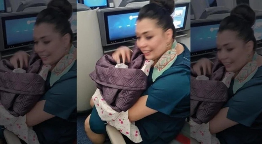 Uçakta doğumu kabin görevlileri yaptırdı