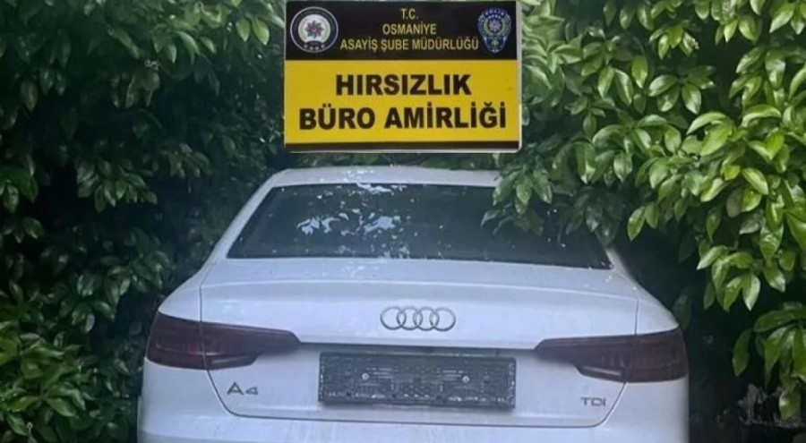 Çalıntı otomobili portakal bahçesine terk ettiler