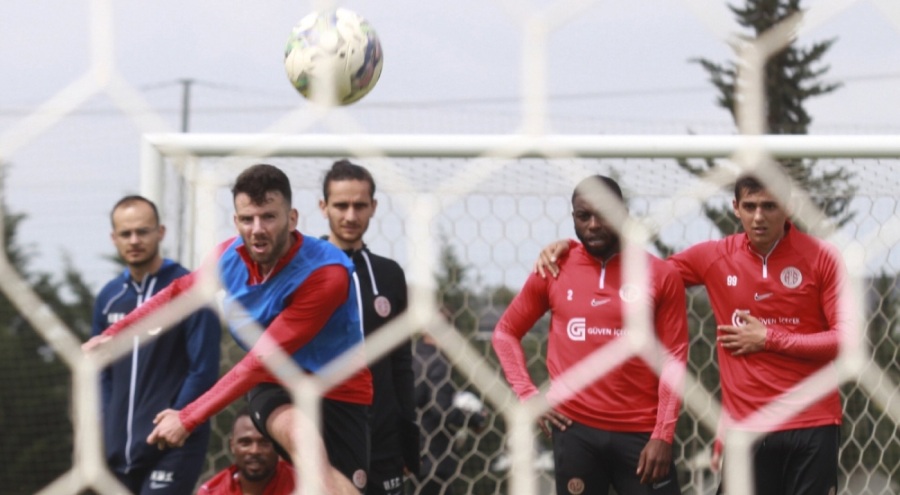 Antalyaspor, Karagümrük maçına tam kadro hazırlanıyor