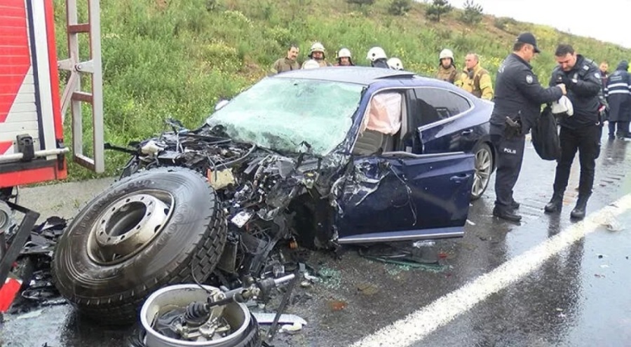 Kazaya giden itfaiye aracına ve ambulansa otomobil çarptı: Yaralılar var