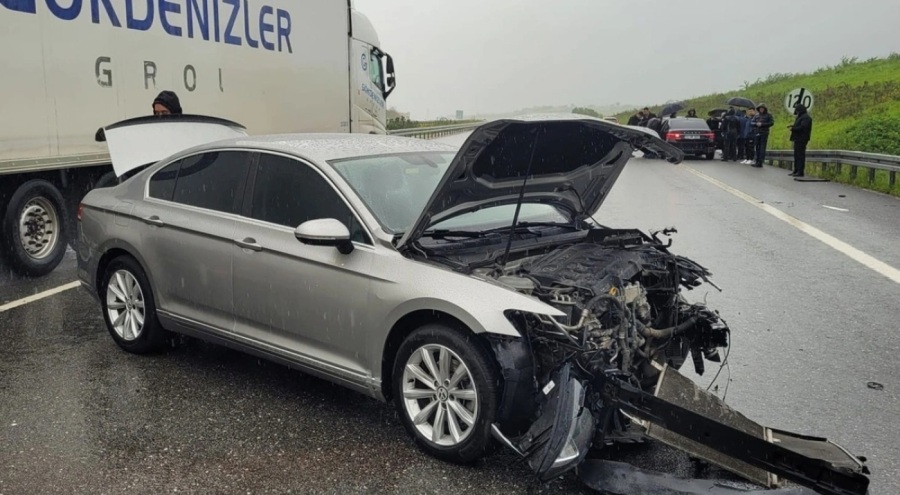 AK Parti Milletvekili  Mustafa Canbey trafik kazası geçirdi