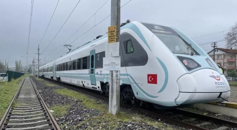 Elektrikli tren TCDD'ye teslim edildi