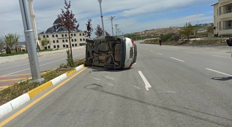 Sivrice İlçe Belediye başkanı makam aracıyla kaza yaptı