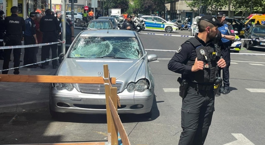 İspanya'da  bir kişi aracını yayaların üzerine sürdü