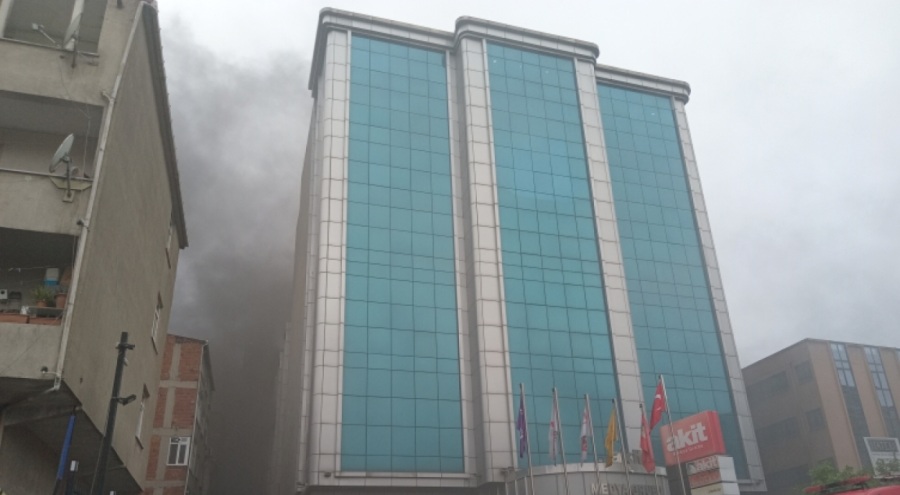 Akit Gazetesi'nin binası yangında kül oldu