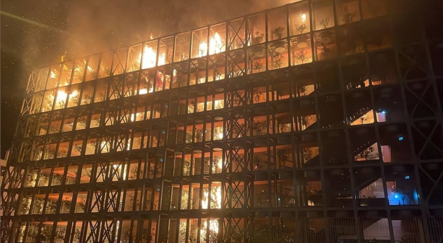 İzmir'de lüks sitede büyük yangın!  AFAD'dan açıklama geldi...