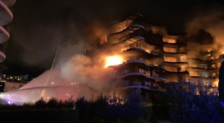 İzmir'de büyük yangın... Bakan Koca'dan açıklama