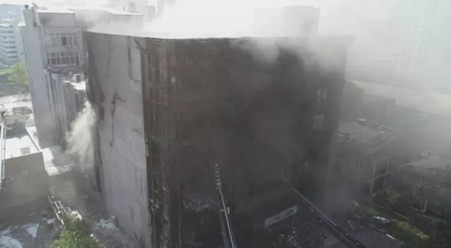 Akit'in bulunduğu binadaki yangında 17'nci saat