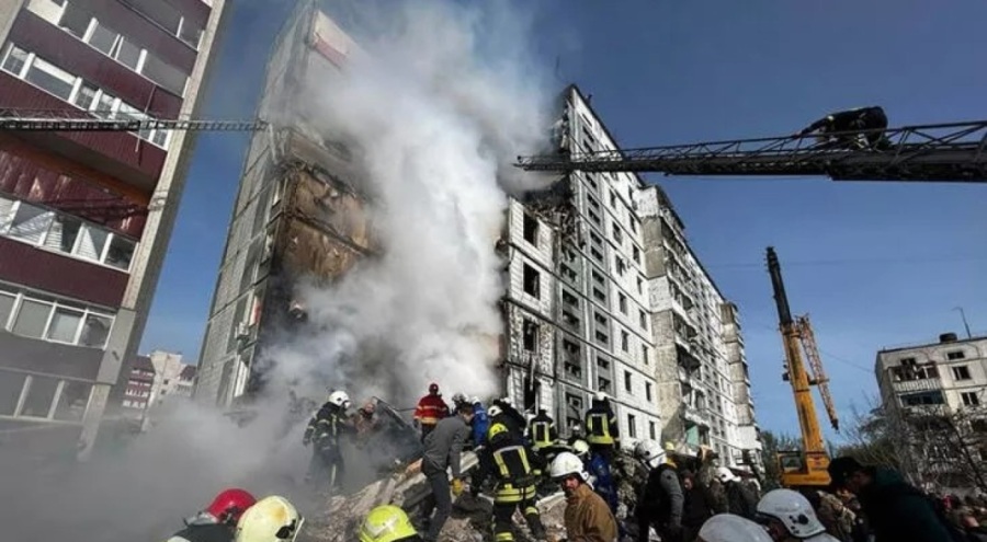 Rus ordusu Ukrayna'da binaları vurdu: 8 kişi hayatını kaybetti