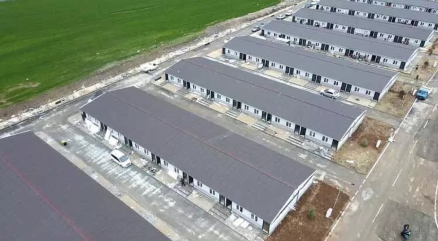 Deprem bölgesinde güvenli prefabrik evler kuruluyor