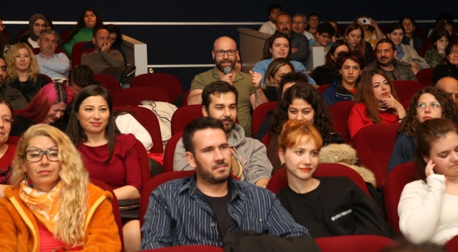 "Karanlık Gece" Bursa Nilüfer'de izleyici ile bir araya geldi