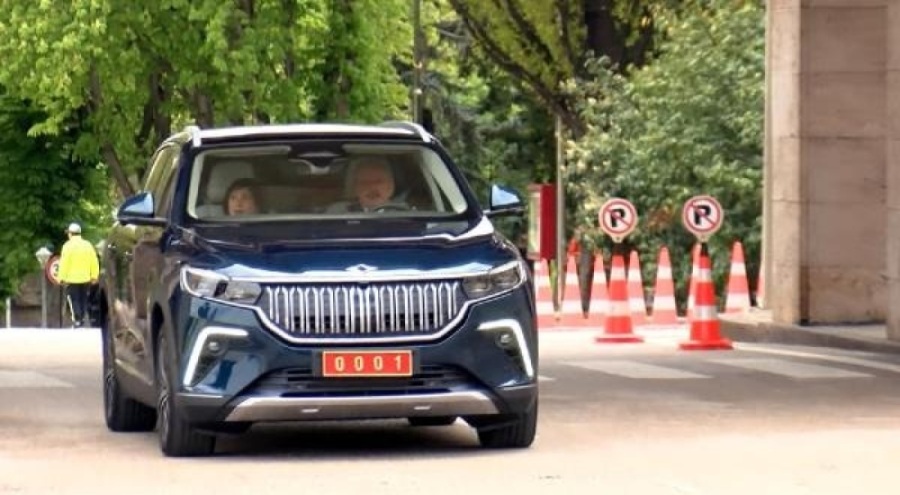 Şentop, mevkidaşlarını Togg ile TBMM'ye getirdi