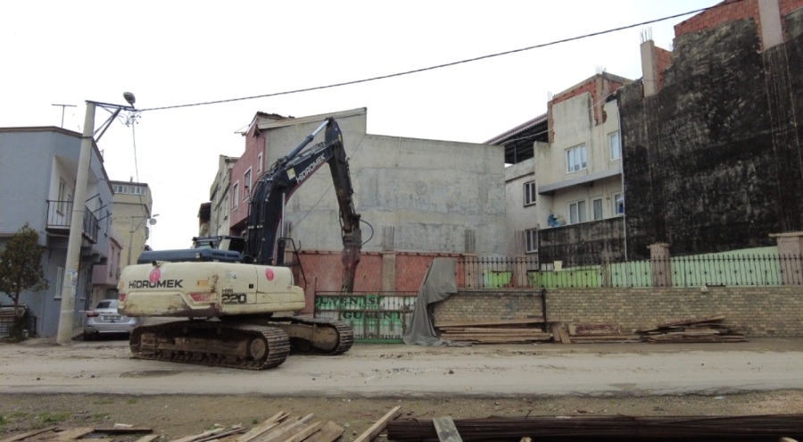 Bursa Gürsu Belediyesi'nden bir günde 6 kaçak yapı yıkımı
