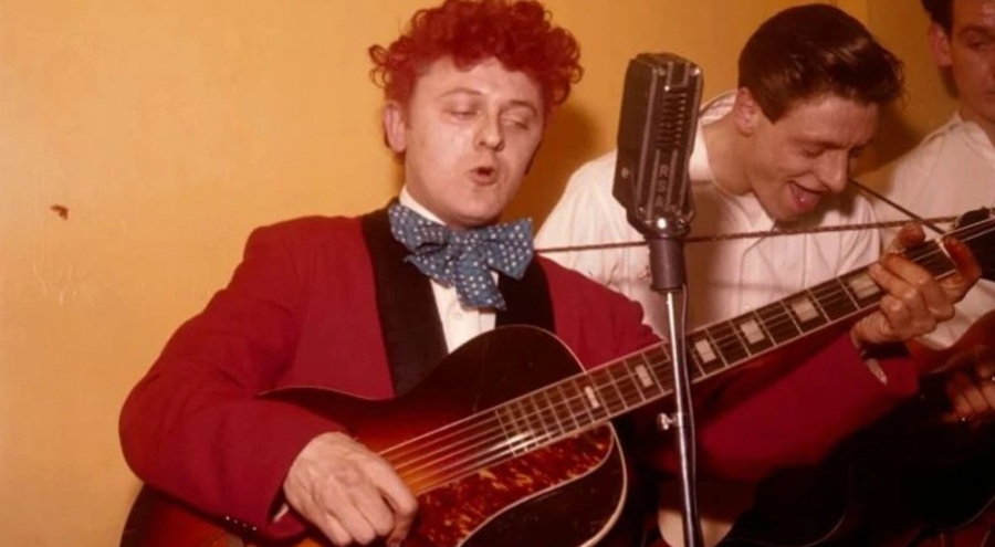 The Beatles'a ilham veren 'pembe saçlı adam' yaşamını yitirdi