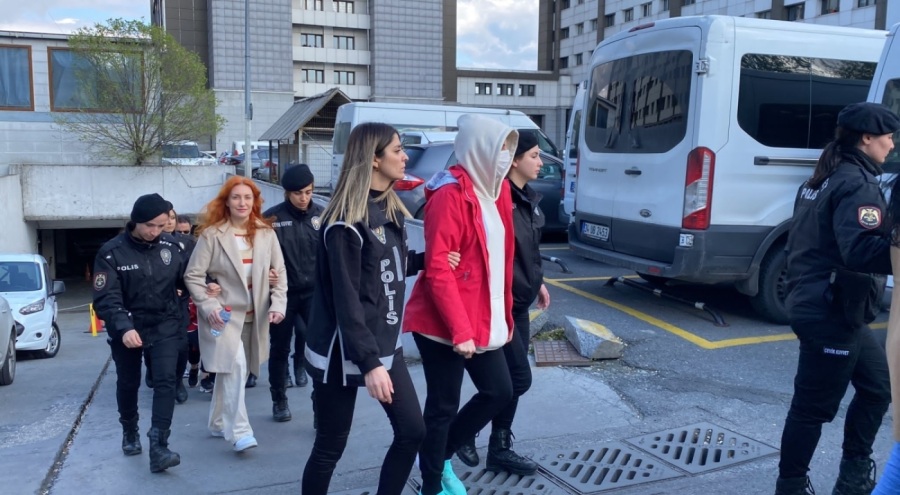 Adnan Oktar suç örgütü operasyonunda gözaltına alınanlar adliyede