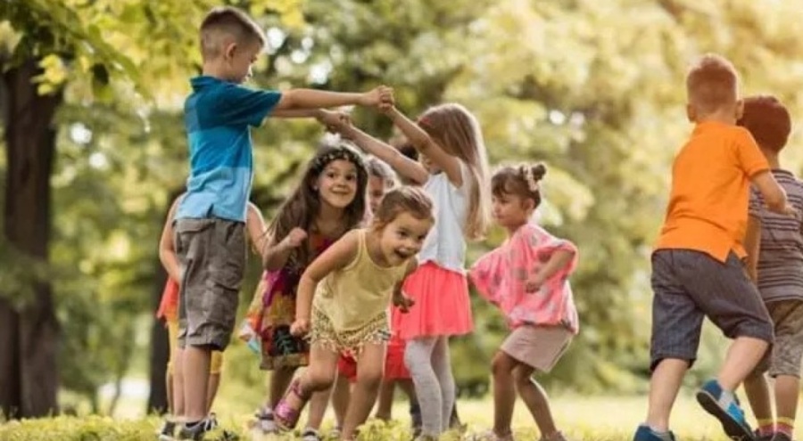 Çocuklarınızı yaşıtlarıyla büyütün